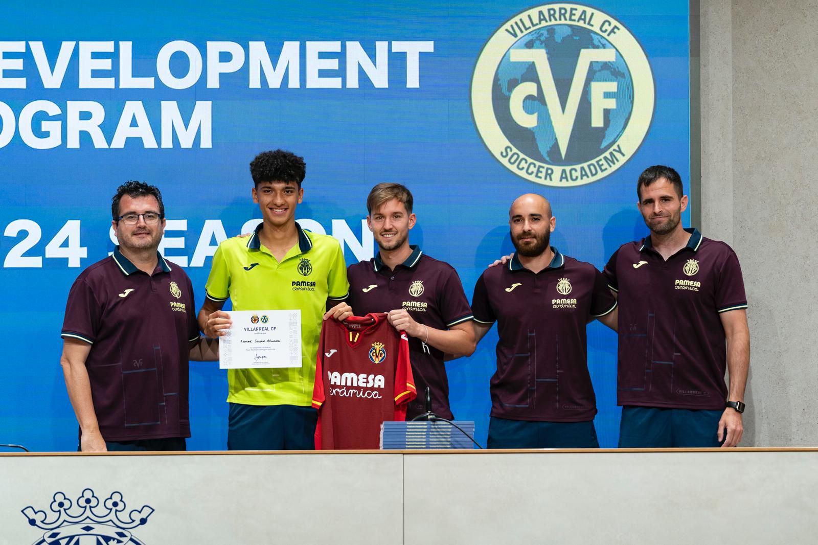 “Tumooh’s Talent” delivers a speech in Spanish on behalf of associates